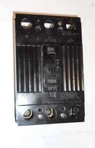 Disyuntor GE M745 THQD32225 3 polos 225 amperios 240 V  - Imagen 1 de 4