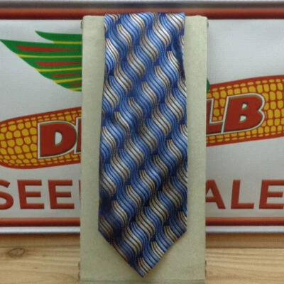 FUSION ROPA DE CUELLO HECHA A MANO "Corbata" Foto 1 de 2