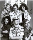PHOTO VINTAGE distribution complète de sitcom EISENHOWER et LUTZ 1988 signée Scott Bakula