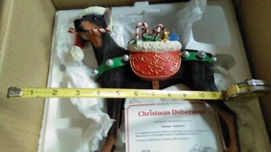 Danbury neuwertig Weihnachts-Dobermann-Statue - Hund mit Süßigkeitenstöcken - Bild 1 von 4