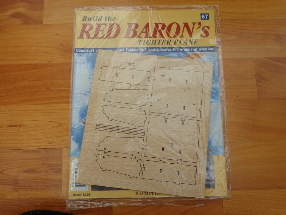 1/8 Hachette Costruzione The Red Barone Fokker DR1 WW1 Fighter Problema 67 Inc - Immagine 1 di 1