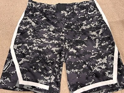 San Antonio Spurs Nike NBA Authentic Camo Game Issued Shorts Team issued Sz.48 - Image 1 of 2