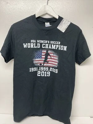 Camiseta Gildan Team USA Campeones del Mundo de Fútbol Femenino 2019 Unisex Talla S Negra Foto 1 de 4