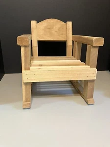 Handgefertigter Schaukelstuhl aus Holz für Puppen - Farbe Naturholz - Bild 1 von 5
