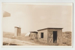 RPPC Puerto Rico Vieques LANDHÜTTEN PLUMPSKLO Schuppen Gebäude Postkarte - Bild 1 von 2