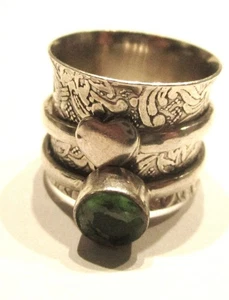 BREITER SPINNER-GEIGERRING AUS STERLINGSILBER MIT GRÜNEM STEIN UND HERZDESIGN K - Bild 1 von 2