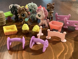 Lote de 21 figuras de caballos surtidos de Littlest Pet Shop - Imagen 1 de 7