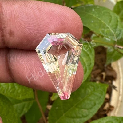 Zafiro pitambari natural de 15,80 quilates con certificación bicolor piedra preciosa suelta corte elegante Foto 1 de 4