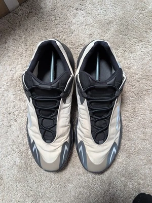 Talla 16 - Adidas Yeezy Boost 700 MNVN Bone Foto 1 de 4