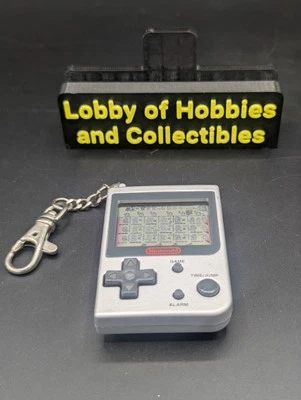 任天堂超级马里奥钥匙链 1998 迷你经典手持游戏作品 - 银色 — 第 1/3 张图片