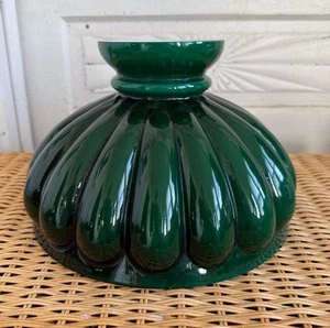 Antico paralume da salotto in vetro trapuntato verde smeraldo melone anni 20 attacco 12" - Foto 1 di 9