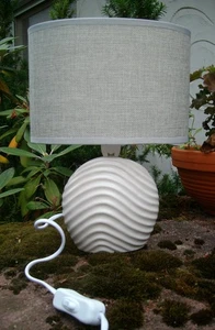 Tischlampe, Stehlampe, Tischleuchte, Nachttischlampe, Keramik 28 cm inkl Versand - Bild 1 von 1