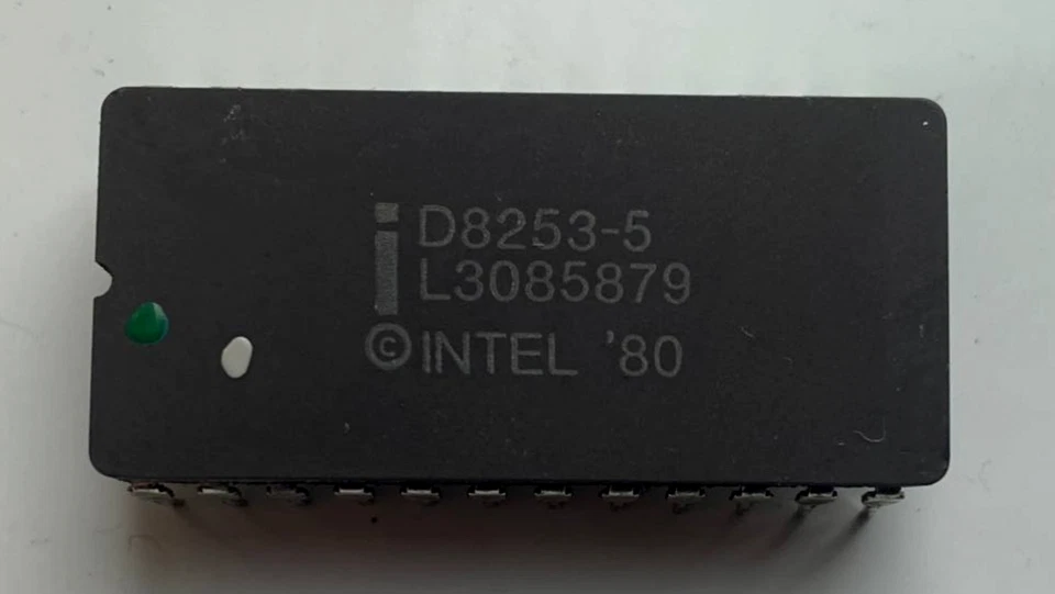 Original Intel D8253-5 Programmable Interval Timer IC 24-CerDIP - Image 1 of 2