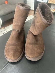 Botas Cortas UGG Australia Marrón Clásicas Cuero-Piel de Oveja S/N 5251 Talla 4 - Imagen 1 de 6