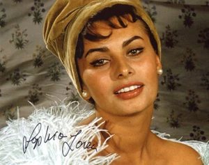 SOPHIA LOREN SIGNED AUTOGRAPHED 8x10 PHOTO ITALIAN SEX SYMBOL ICON BECKETT BAS - Picture 1 of 2