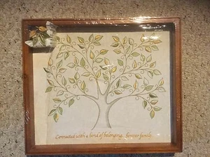 Nuevo, pero desgarrado por celofán, exhibición de fotos y adornos del árbol genealógico. Hallmark. - Imagen 1 de 6