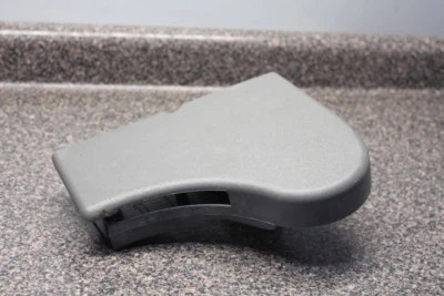 Nissan Sentra 2010 asiento del conductor delantero izquierdo interior embellecedor inferior bisel de plástico LH 10 Foto 1 de 4