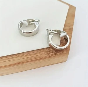 Pendientes de aro de borde recto de plata brillante de 1" con clip de moda - Imagen 1 de 4
