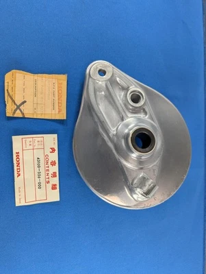 Оригинальная задняя тормозная панель для Honda MT250 Elsinore (1974) 43100-356-000 из старых запасов - Изображение 1 из 4