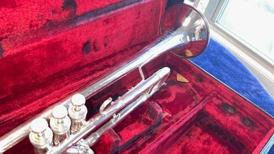 TROMPETA PLANA BESSON MEHA B, ANTES DE LA GUERRA CON ESTUCHE RÍGIDO ORIGINAL, PLATEADA Foto 1 de 4