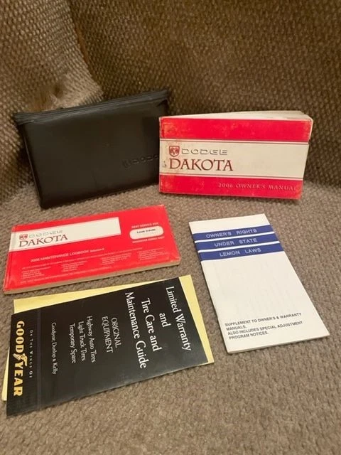 Dodge Dakota 2005 manual del propietario con libros y estuche de servicio y garantía Foto 1 de 1