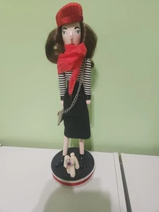 Pier 1 Imports französisches Mädchen weiblicher Nussknacker mit Pudel - Bild 1 von 4