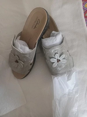 Nueva Sandalia Clarks Merliah Belle Champagne Flor Acento Slipon Talla 9.5 M Foto 1 de 4