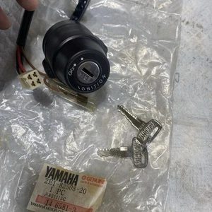 Nuevo de Lote Antiguo Yamaha Original Interruptor Principal y Llaves 1978-79 GT80 2E1-82508-20-00 #Bin N - Imagen 1 de 5
