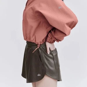 ALO Yoga Faux Leather Power Hour Shorts in Espresso Brown Small NWT - Picture 1 of 7