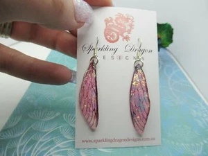 Pendientes de ala brillante rosa mariposa - joyería de hadas irrediscente - Imagen 1 de 10
