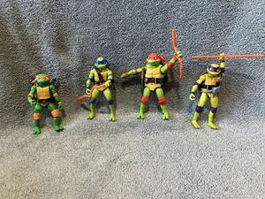 Teenage Mutant Ninja Turtles - Picture 1 of 8