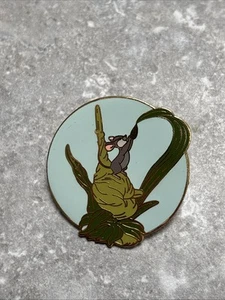 DISNEY WDCC FIELD MOUSE PIN BADGE FROM BAMBI - Picture 1 of 2