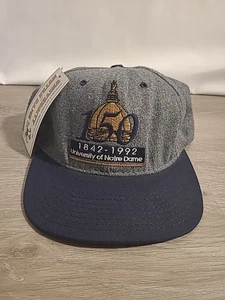 Chapeau ancien Notre Dame 150 ans 1842-1992 insigne USA NCAA football snap back - Photo 1/5