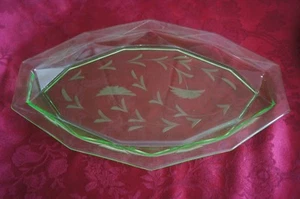 Vintage PIATTO DA PORTATA VERDE DEPRESSIONE VETRO DIAMANTE/OVALE CON INCISIONE - Foto 1 di 2