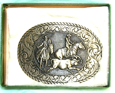VINTAGE METAL COWBOYS ROPING 3 3/4" WIDE BELT BUCKLE NOT ORIGINAL BOX - Image 1 of 4