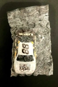 NUEVO Life-Like #88 Dale Jarrett UPS Ford Taurus HO Ranura Coche - Imagen 1 de 4