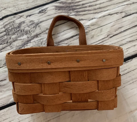 LONGABERGER SMALL WALL HANGING KEY BASKET 1990 Cover