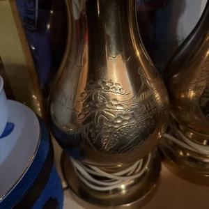 Vintage Lampen. Asiatisches Design mit japanischen Szenen in Sockel geätzt. - Bild 1 von 5