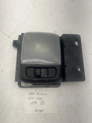 Luz domo de carga central Nissan NV 2500 2012-2020 OEM. Foto 1 de 4