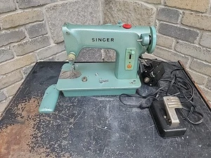 Singer Sewing Machine Green Model 285J Made In Canada Parts Repair - Picture 1 of 13