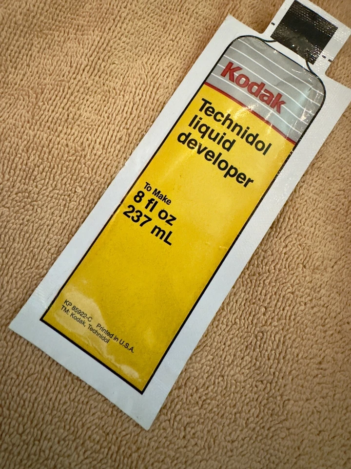 KODAK TECHNIDOL LIQUID DEVELOPER 8 盎司。 ,22 包 @ 每 8 盎司 15 美元。 — 第 1/1 张图片