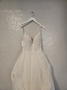 Allure Bridal Wedding Dress Size 6 Never Worn - Picture 1 of 5