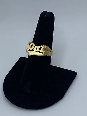 Anillo con nombre personalizado de latón “Pat” talla 7,5 Foto 1 de 4