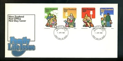 Postal History New Zealand FDC #726-729 Family Life dog cat pets 1981 - Image 1 of 2