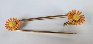 RARE Orange Yellow Daisies Flowers Enamel Hat Safety Gold Pin Brooch Grannycore - Picture 1 of 9