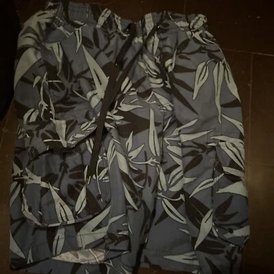 Island Shores Hombre Bañador Pantalones Cortos Azul Marino Negro Azul Floral Talla Pequeña Foto 1 de 4