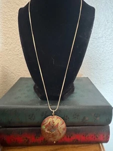 "Colgante Vintage Redondo Cloisonné Esmalte Dragón Chino en 24"" Tono Dorado" - Imagen 1 de 4