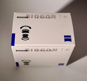 Carl Zeiss BIOGON T * 28mm f2.8 ZM Lens BLACK - Picture 1 of 2