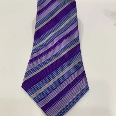 CORBATA XMI PLATINO HECHA EN EE. UU. RAYAS MORADAS - CORBATA DE DISEÑADOR Foto 1 de 4