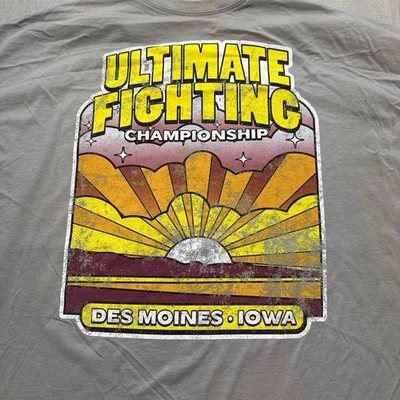 Camiseta UFC Ultimate Fighting Championship Des Moines Iowa Para Hombre Talla 3X Camiseta Gris Foto 1 de 4